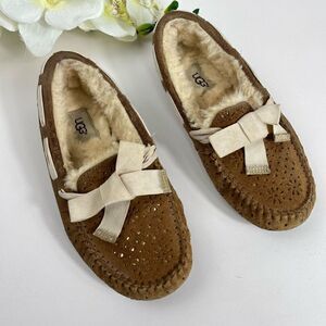 Ugg Womens Moccasin Slippers size 5